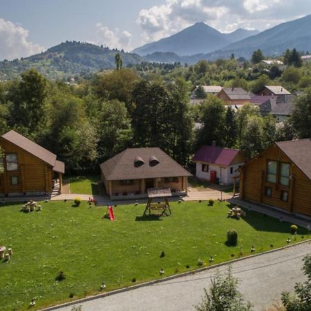 Casutele Din Moisei Hotel Bagian luar foto