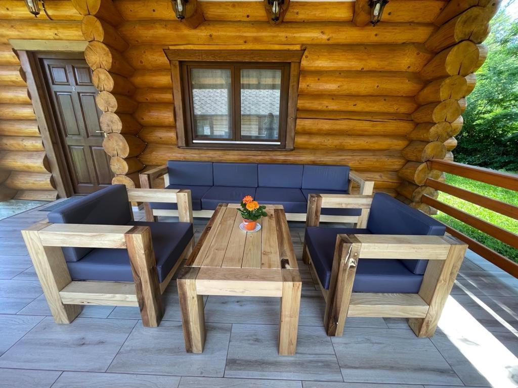 Casutele Din Moisei Hotel Bagian luar foto
