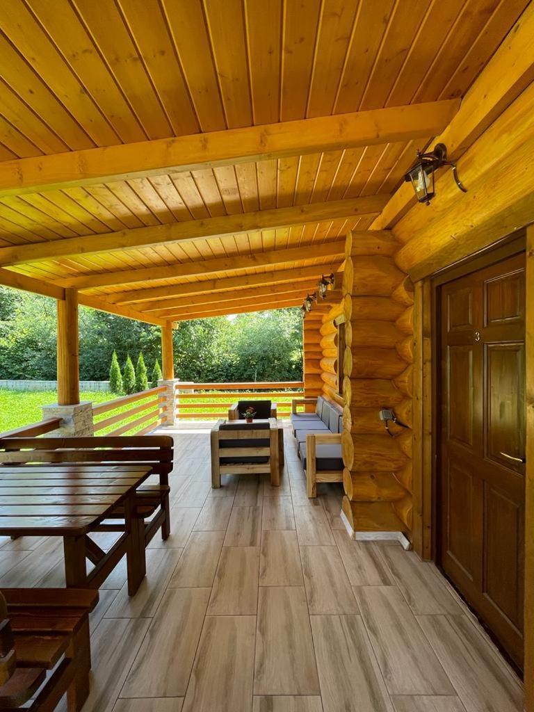 Casutele Din Moisei Hotel Bagian luar foto