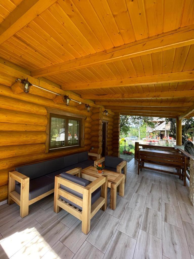 Casutele Din Moisei Hotel Bagian luar foto