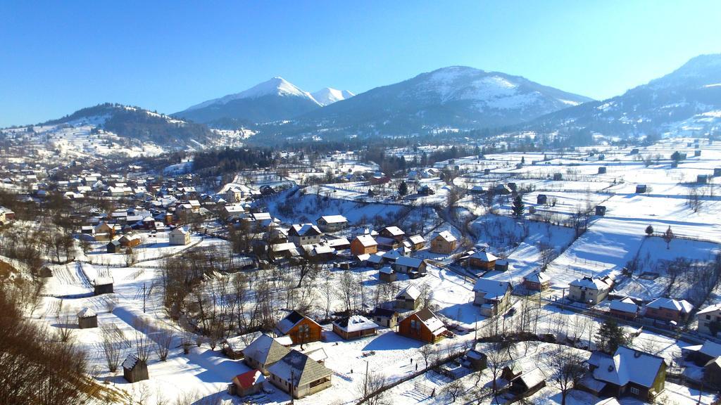 Casutele Din Moisei Hotel Bagian luar foto