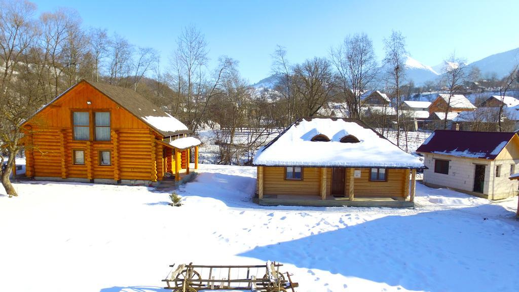 Casutele Din Moisei Hotel Bagian luar foto