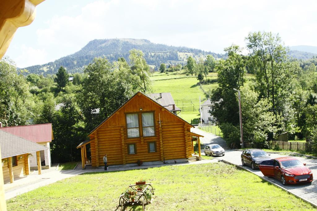 Casutele Din Moisei Hotel Bagian luar foto