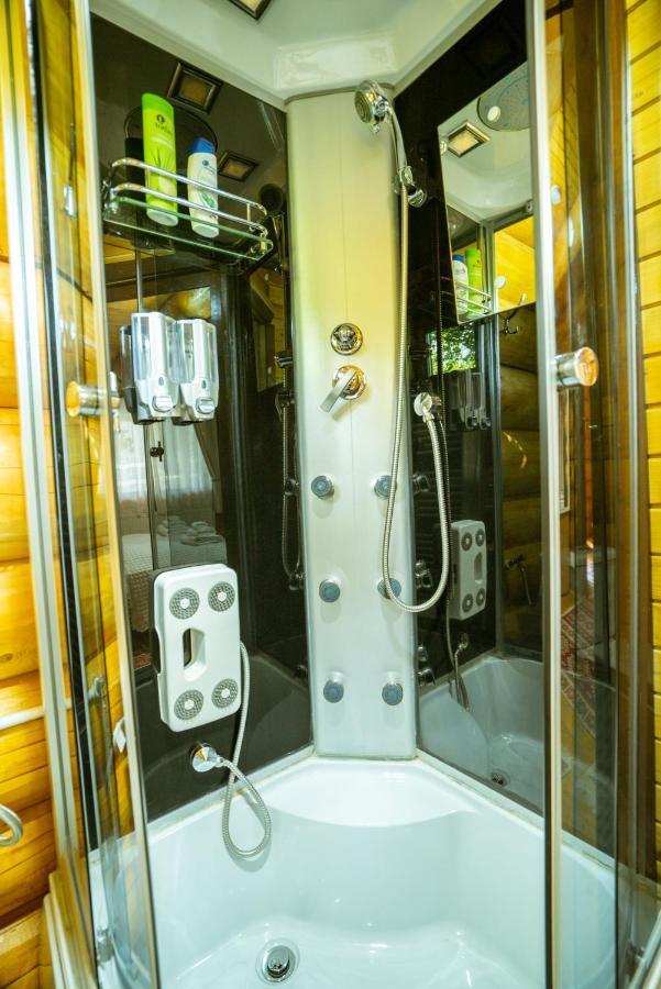 Casutele Din Moisei Hotel Bagian luar foto