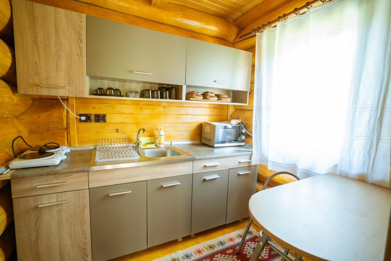 Casutele Din Moisei Hotel Bagian luar foto